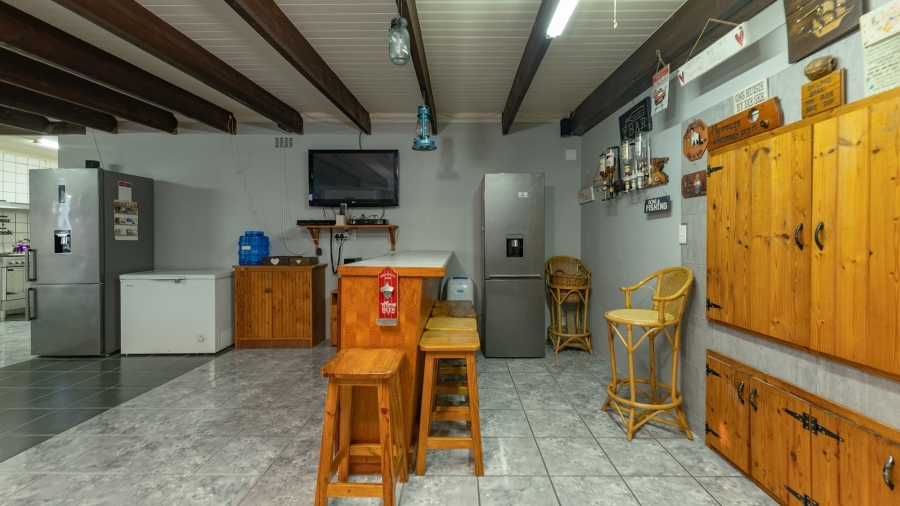 4 Bedroom Property for Sale in Struisbaai Western Cape